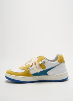 Baskets Babybotte Jaune Bout Rond