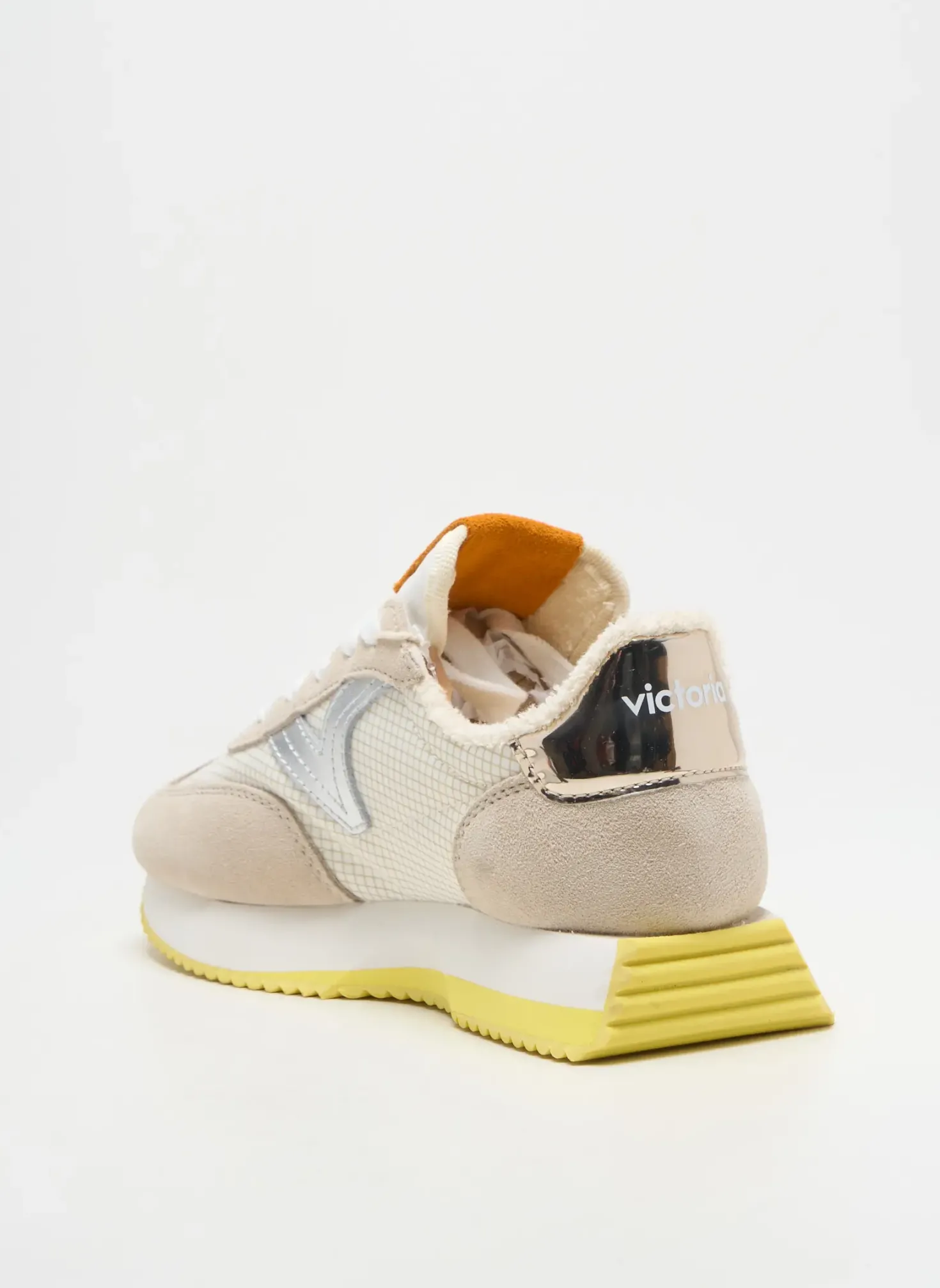 Baskets Victoria Beige Talon Plat Jusqu'à 3cm