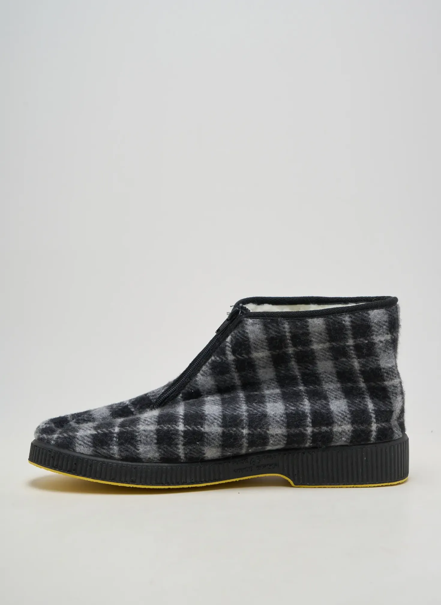 Chaussons/pantoufles Emanuela Gris Talon Bas