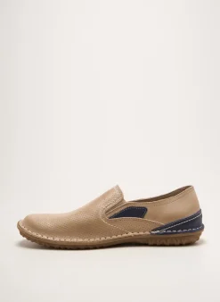 Slip Ons On Foot Beige Bout Rond